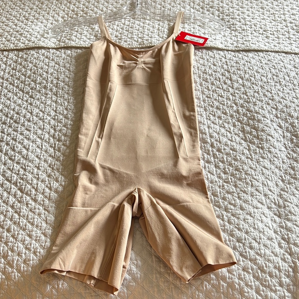 Brand new with tags Mid-Thigh Bodysuit Spanx!